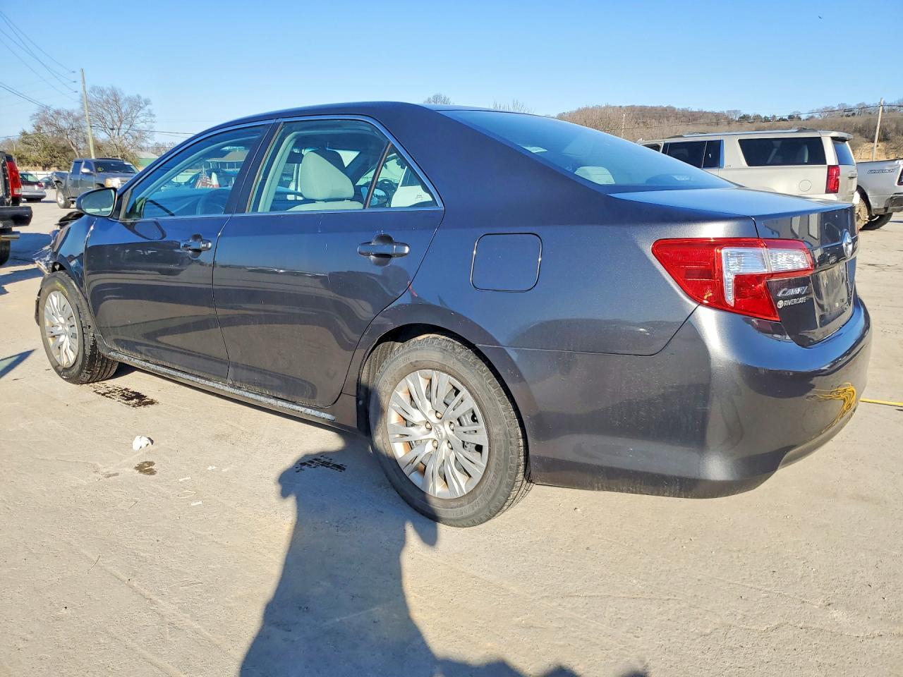 2013 Toyota Camry L - Фото 2