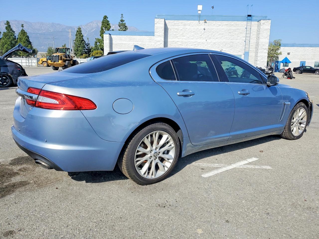 2013 Jaguar Xf - Image 3