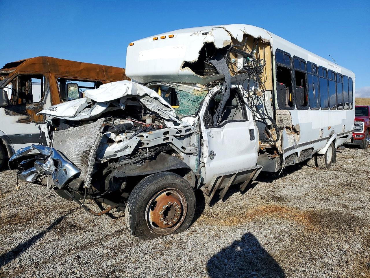 2016 Ford F550 Super Duty - Image 2