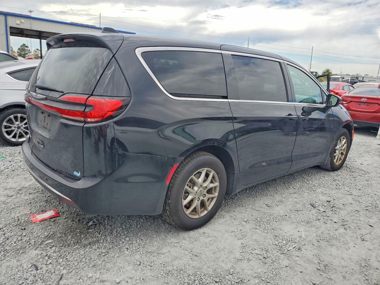 2024 Chrysler Pacifica Touring L - Image 3