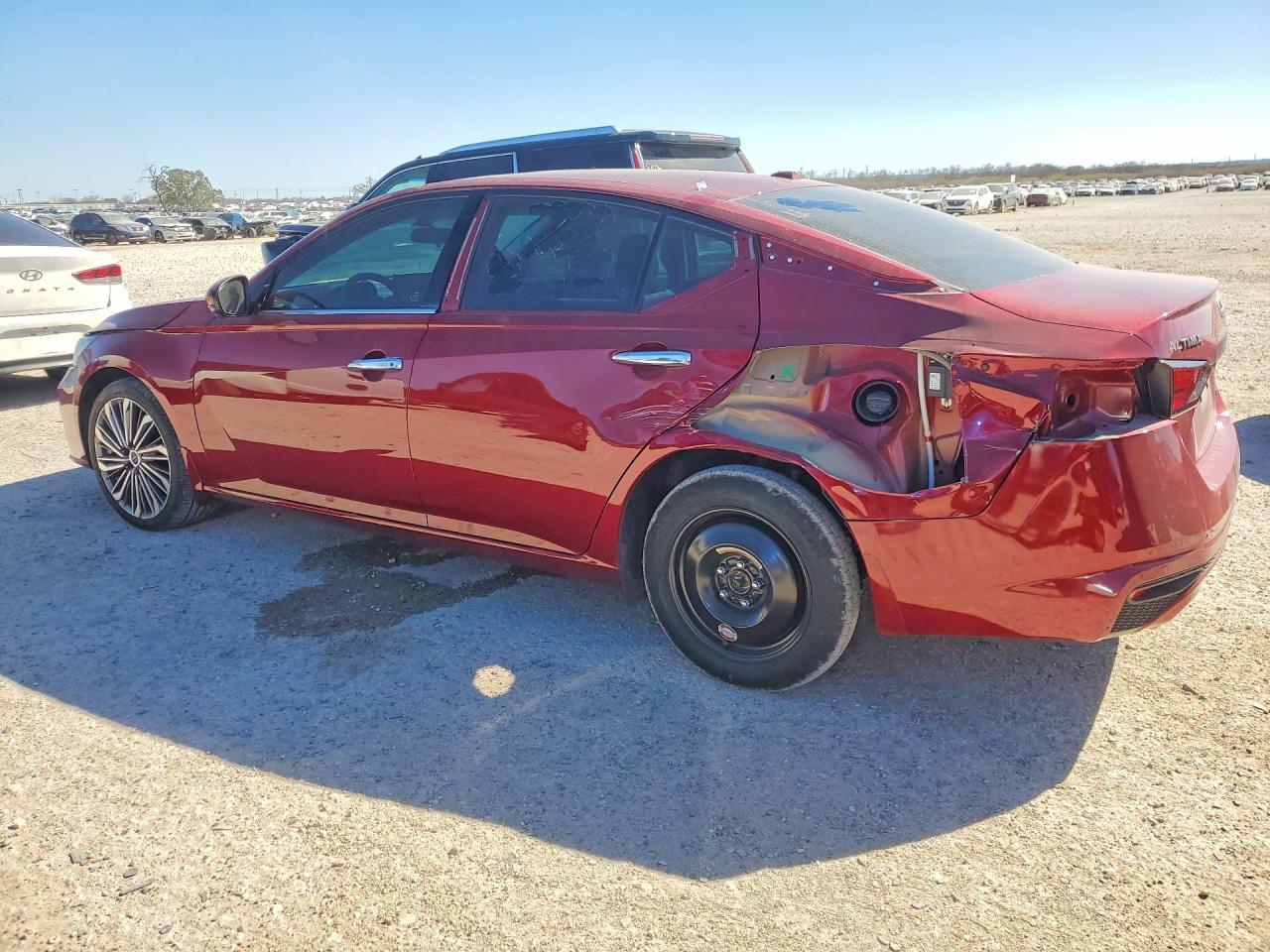 2024 Niss Altima Sl - Image 2