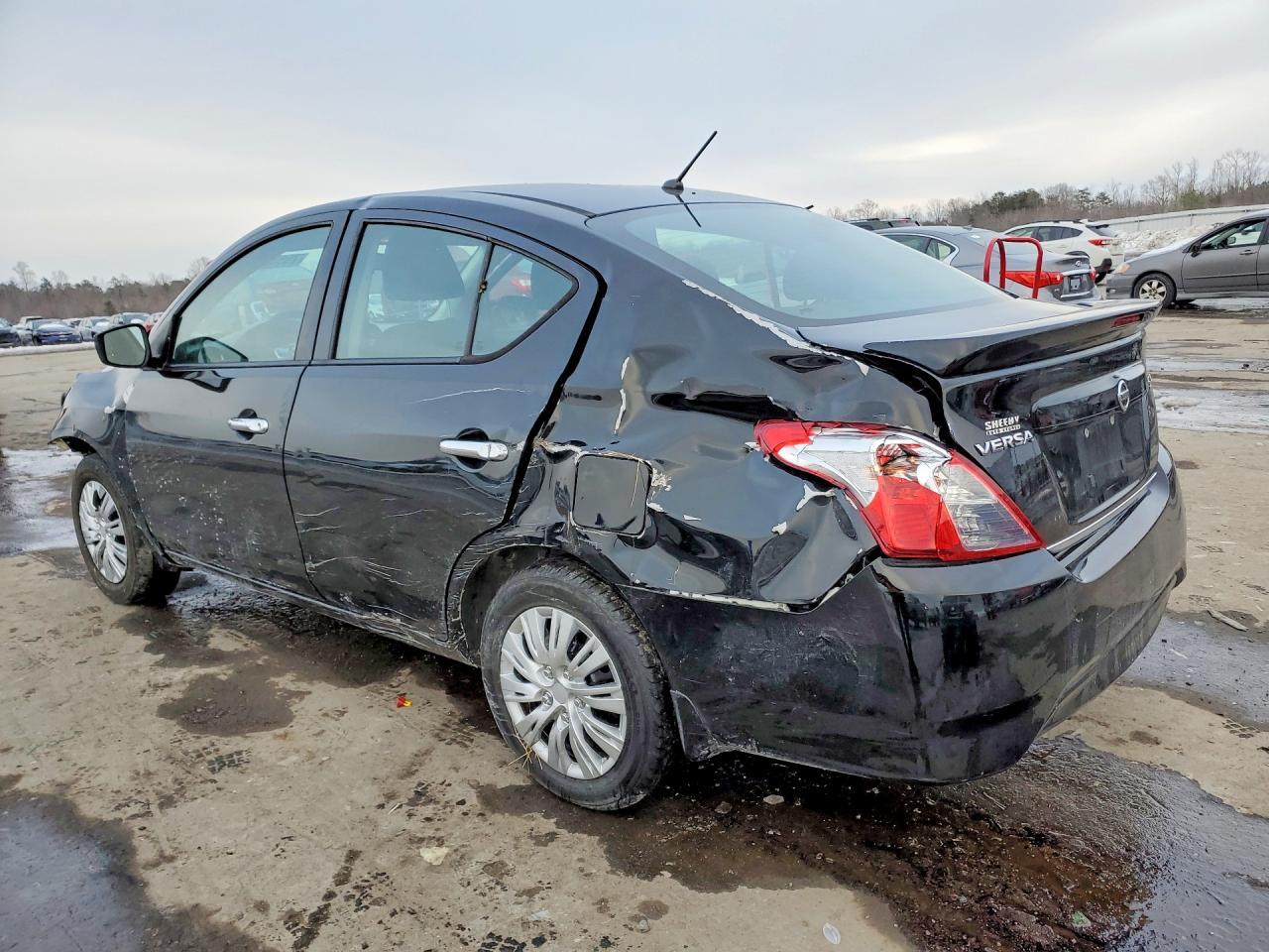 2016 Nissan Versa S - Фото 2
