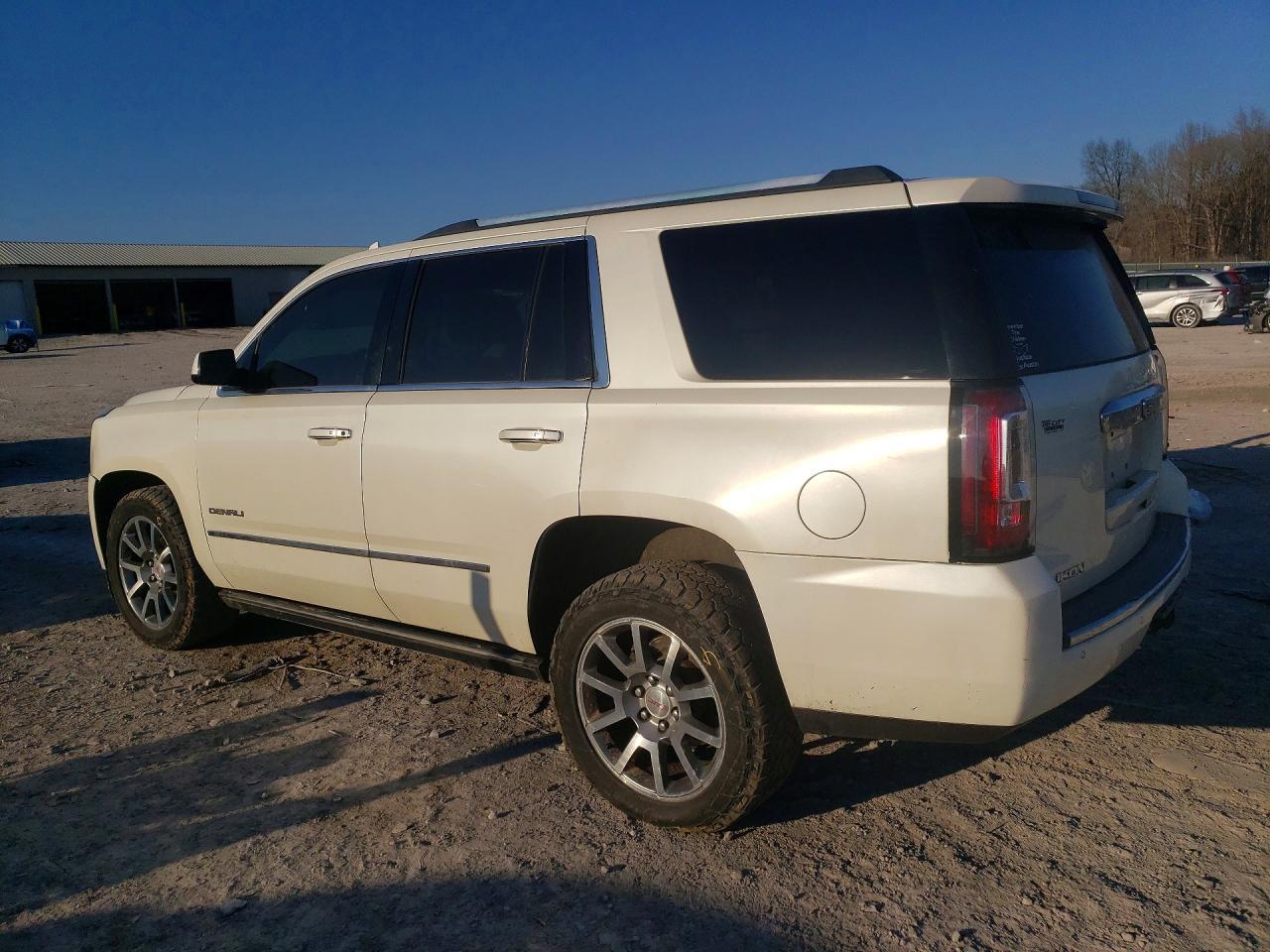 2015 GMC Yukon Denali - Фото 2
