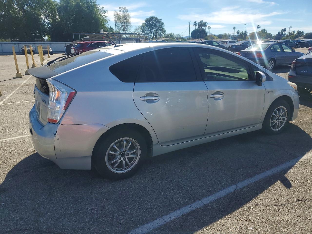 2010 Toyota Prius Iii - Фото 3