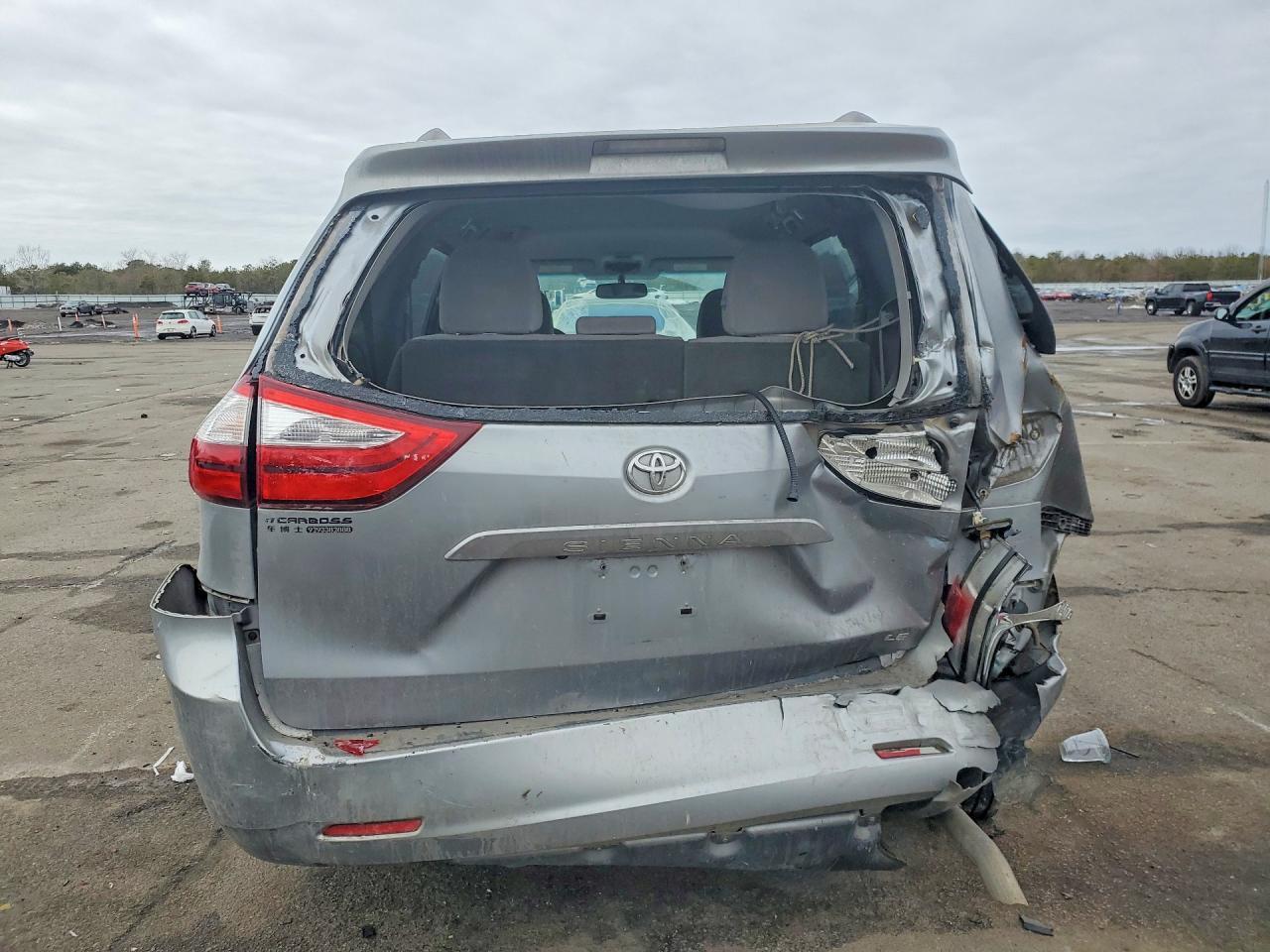 2017 Toyota Sienna Le - Фото 6