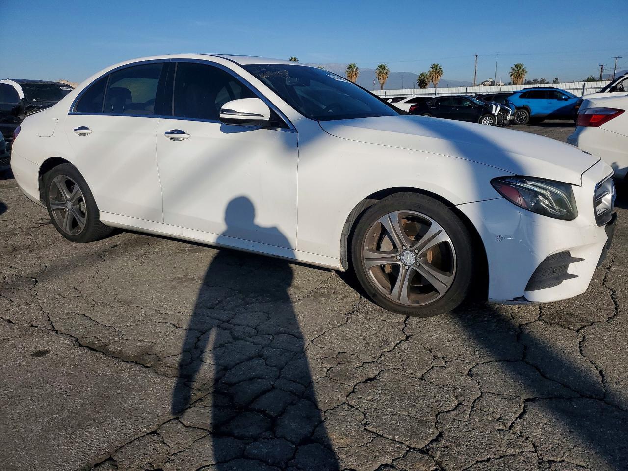 2017 Mercedes-Benz E 300 4Matic - Фото 4