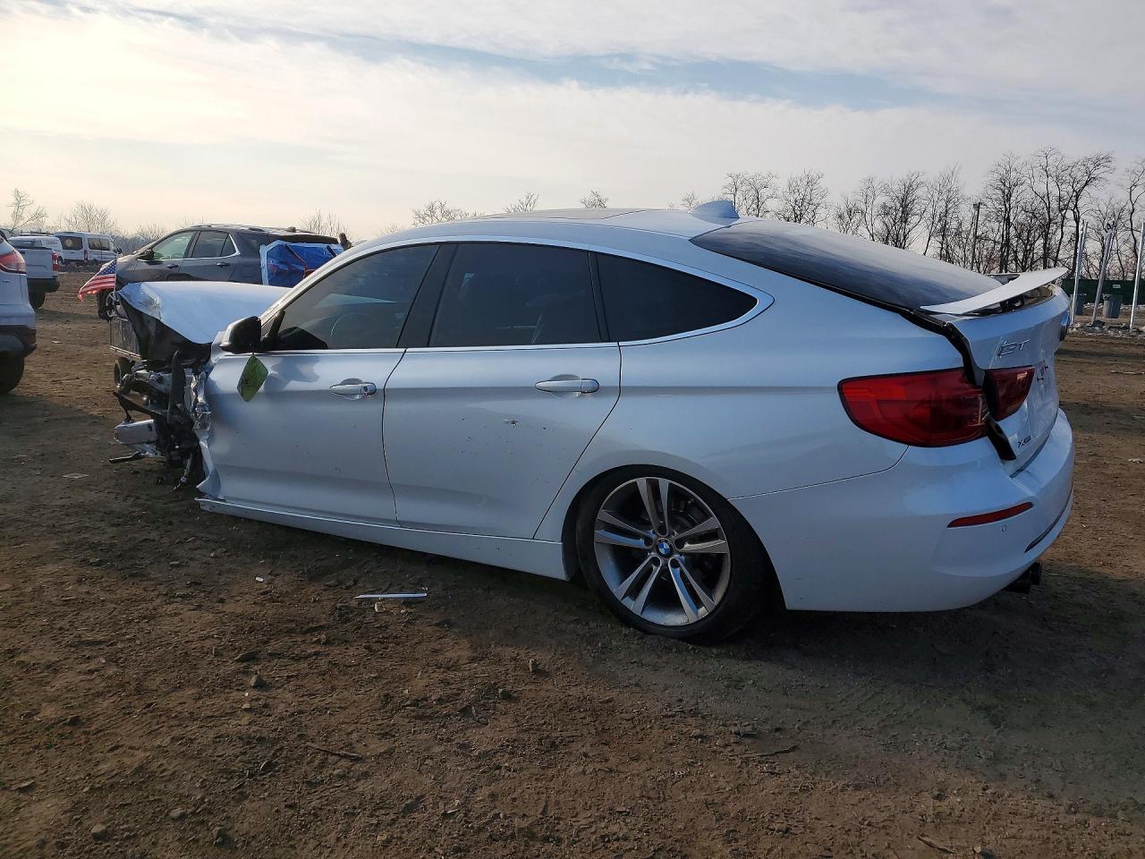 2017 BMW 330 Xigt - Фото 2