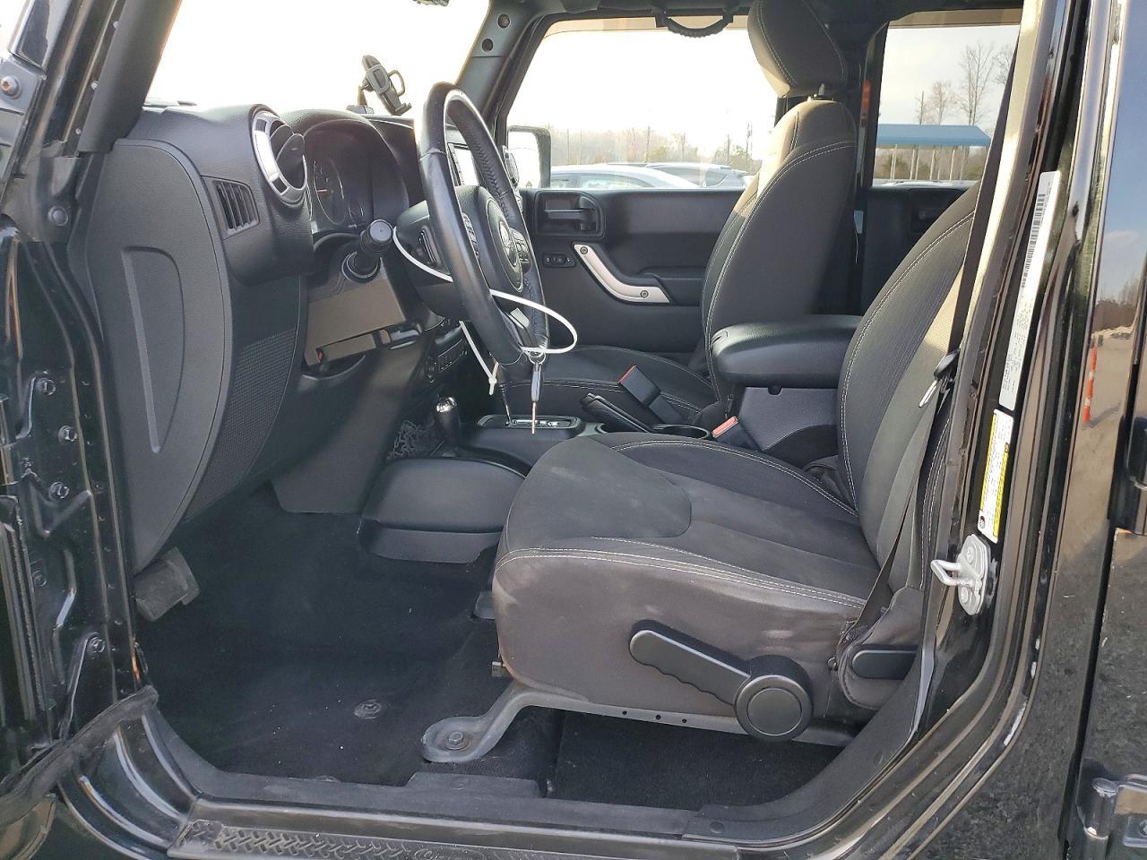 2015 Jeep Wrangler Unlimited Sahara - Image 7