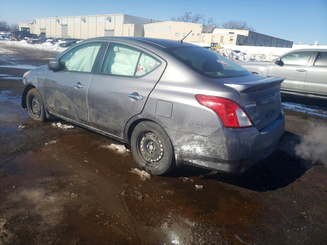 2017 Nissan Versa S - Фото 2