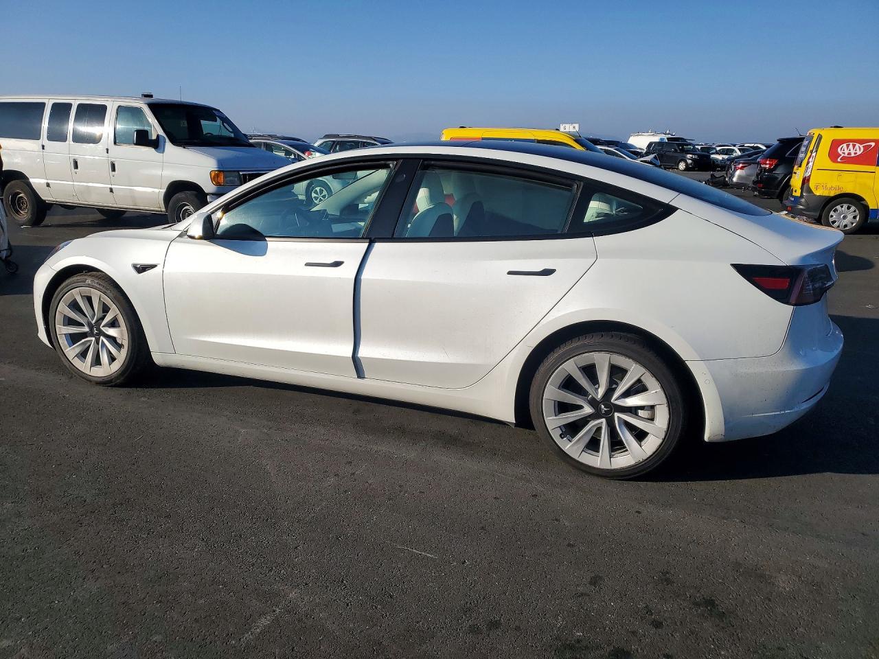2022 Tesla Model 3 - Image 2