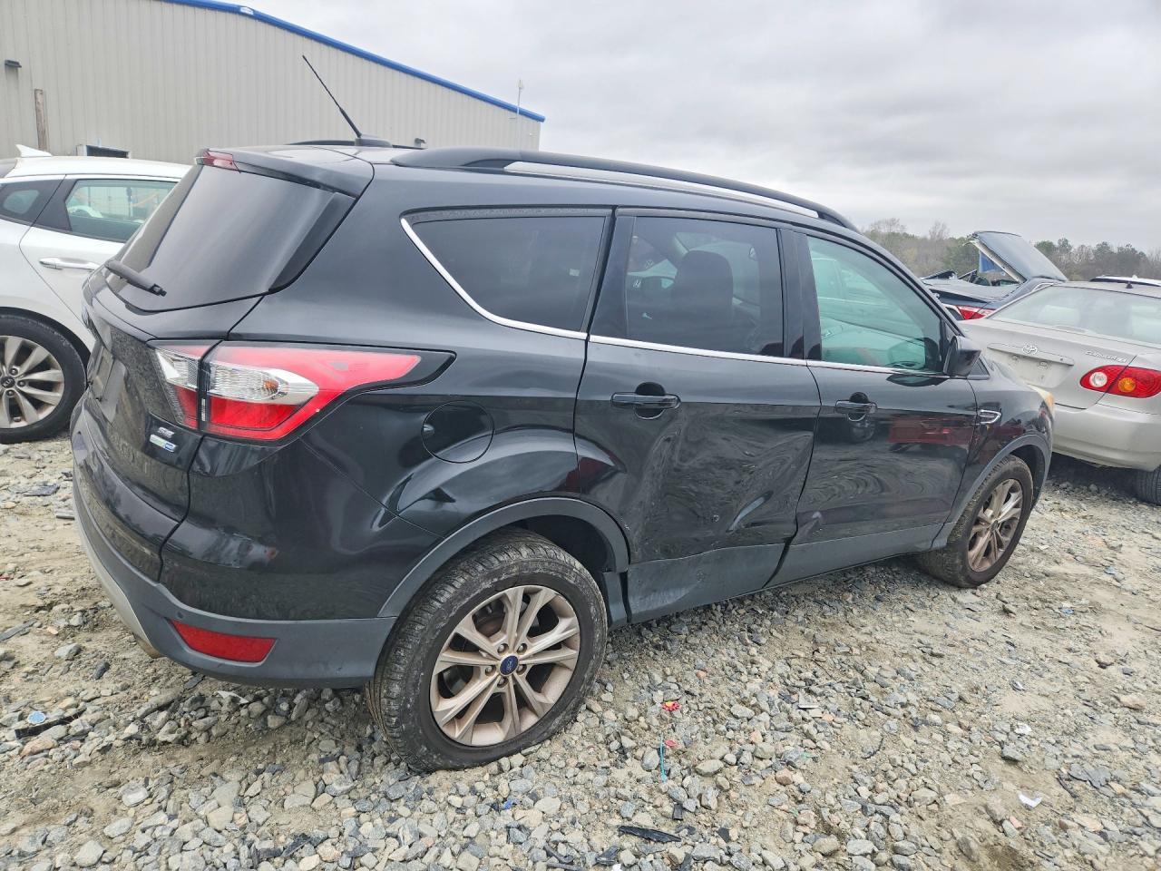 2017 Ford Escape Se - Фото 3