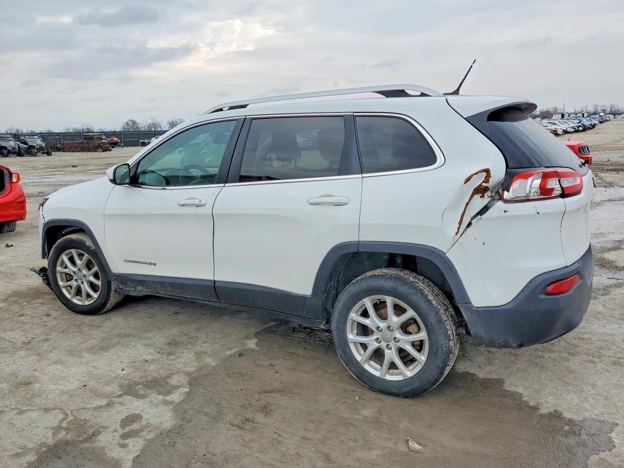 2015 Jeep Cherokee Latitude - Фото 2