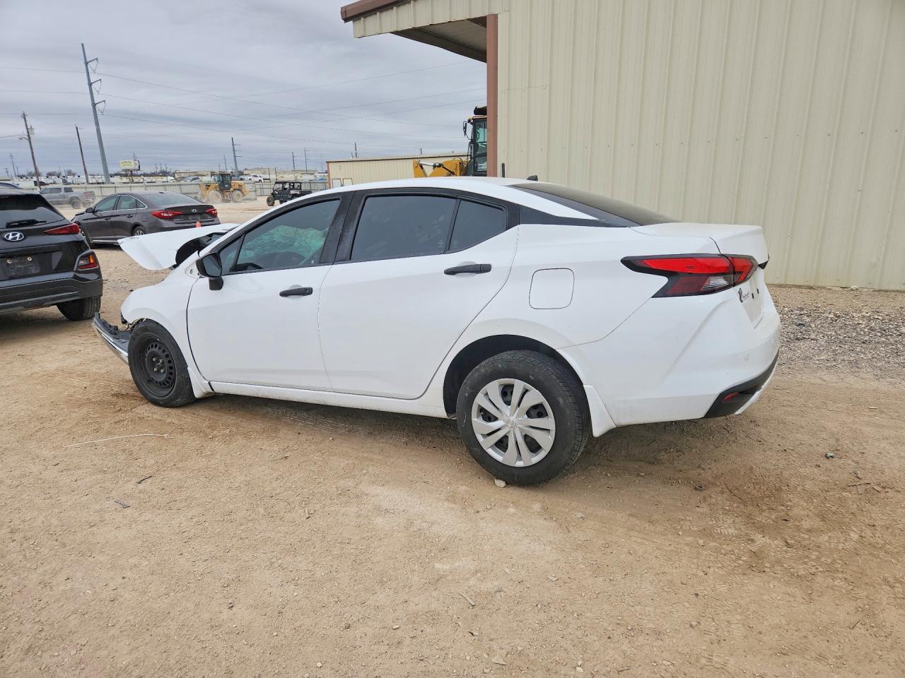 2021 Nissan Versa - Фото 2