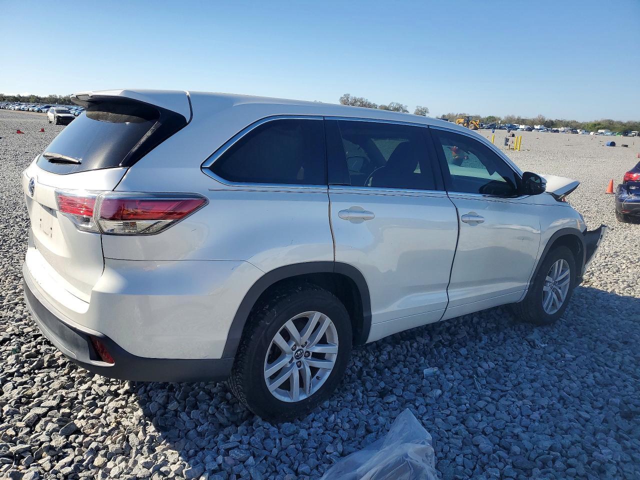 2016 Toyota Highlander Le - Фото 3