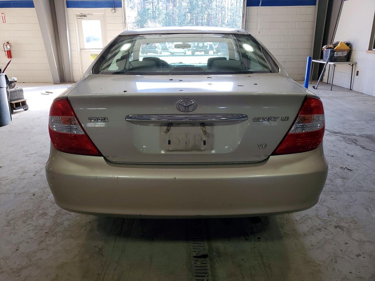 2004 Toyota Camry Le - Image 6
