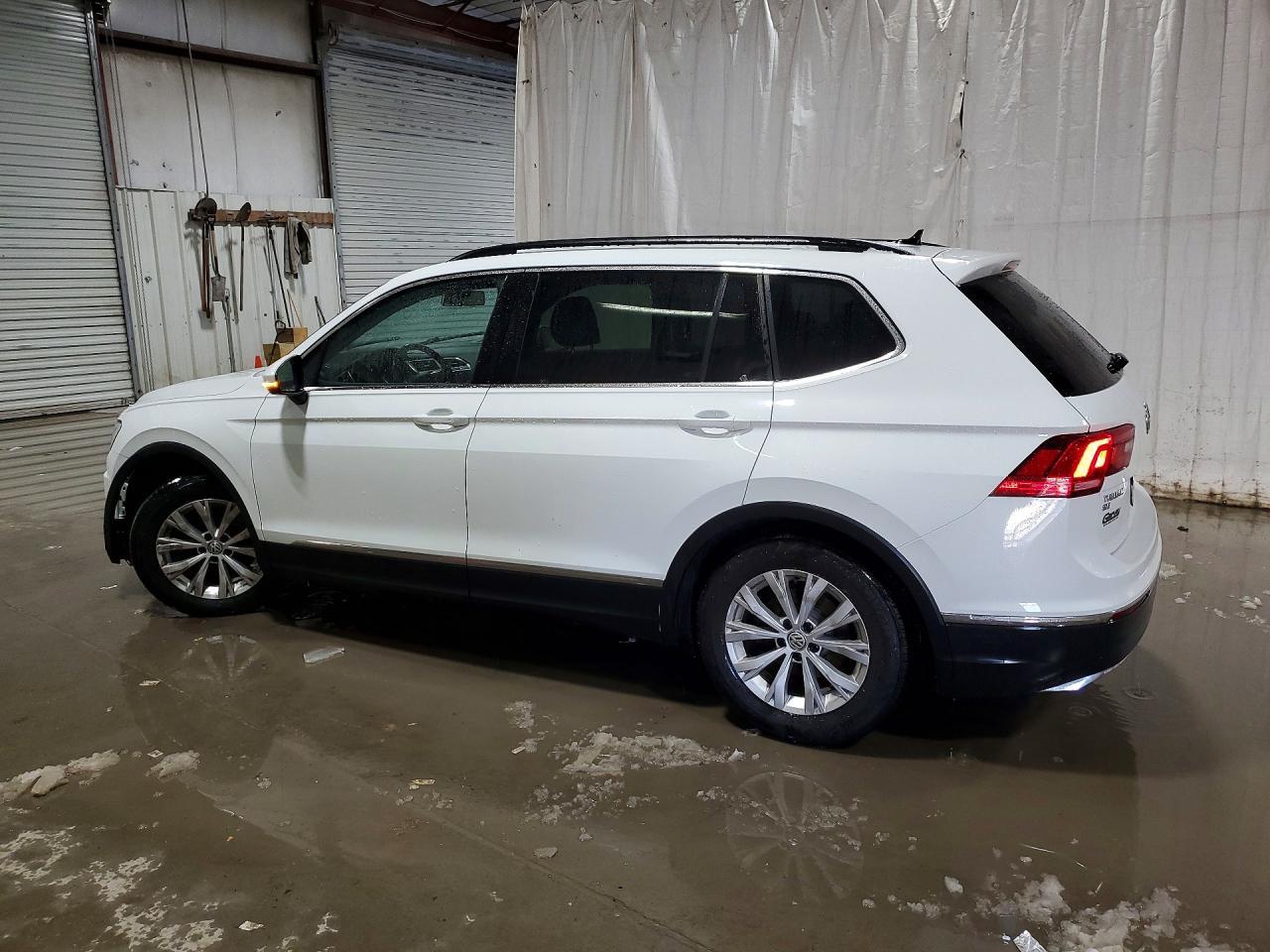 2018 Volkswagen Tiguan Se - Image 2