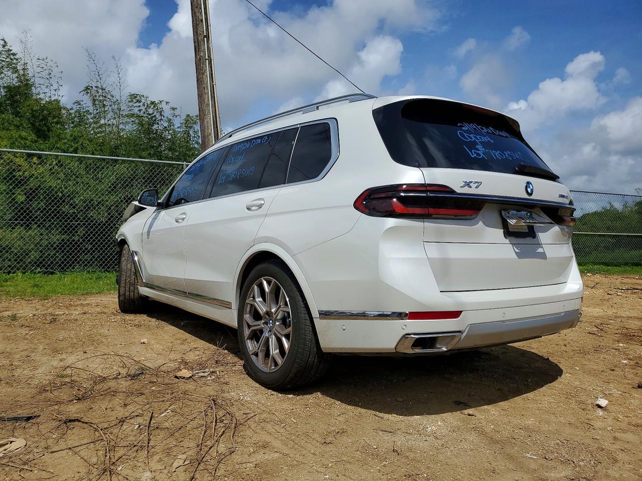 2025 BMW X7 xDrive40I - Фото 2