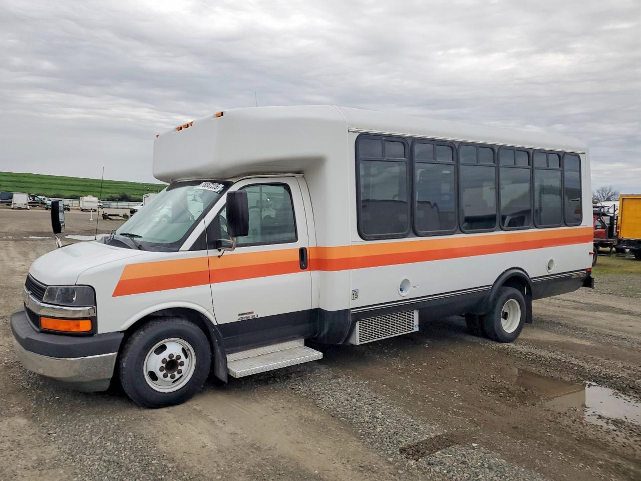 2014 Chevrolet Express G4500 - Фото 2