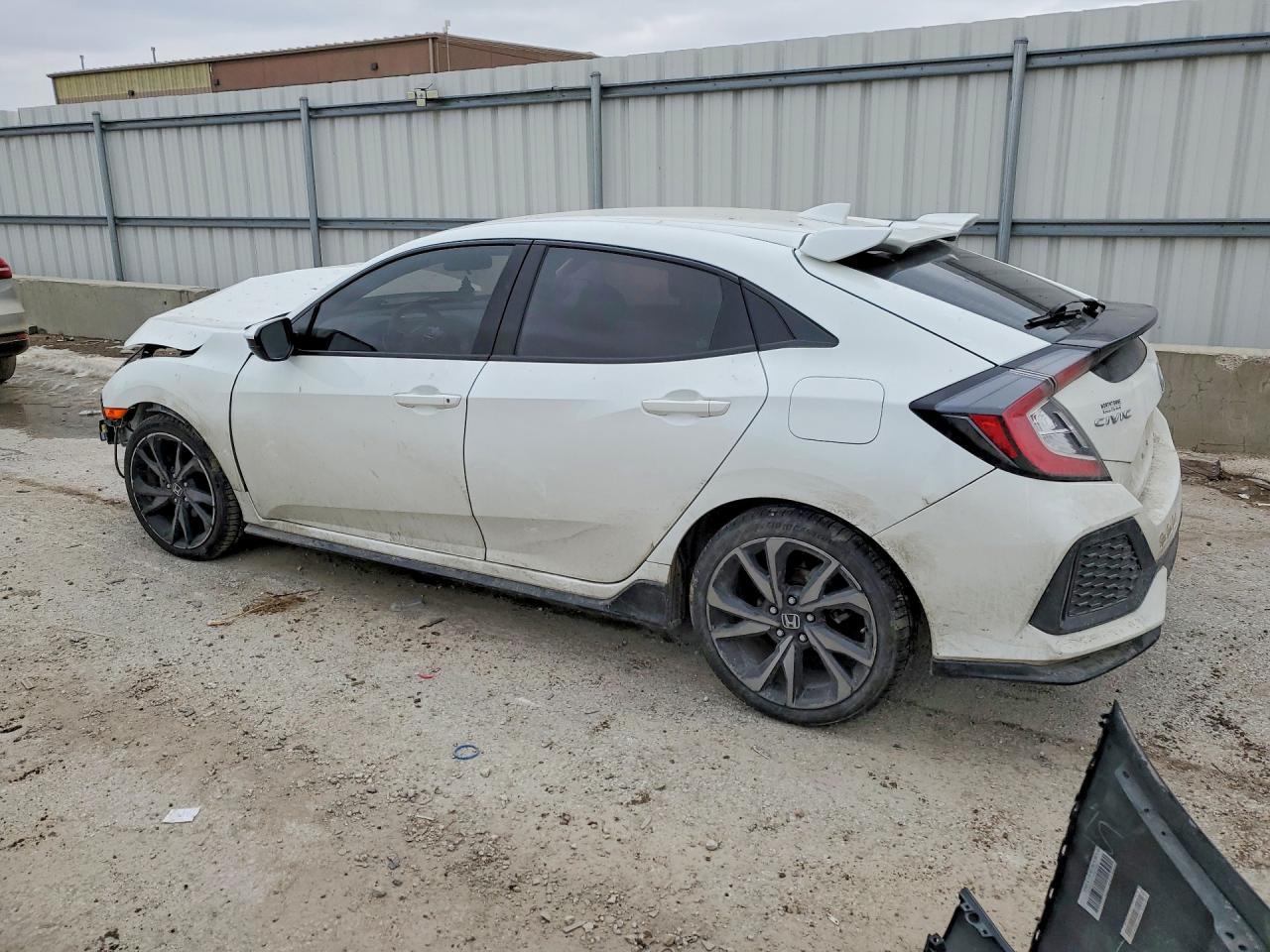 2017 Honda Civic Sport - Фото 2