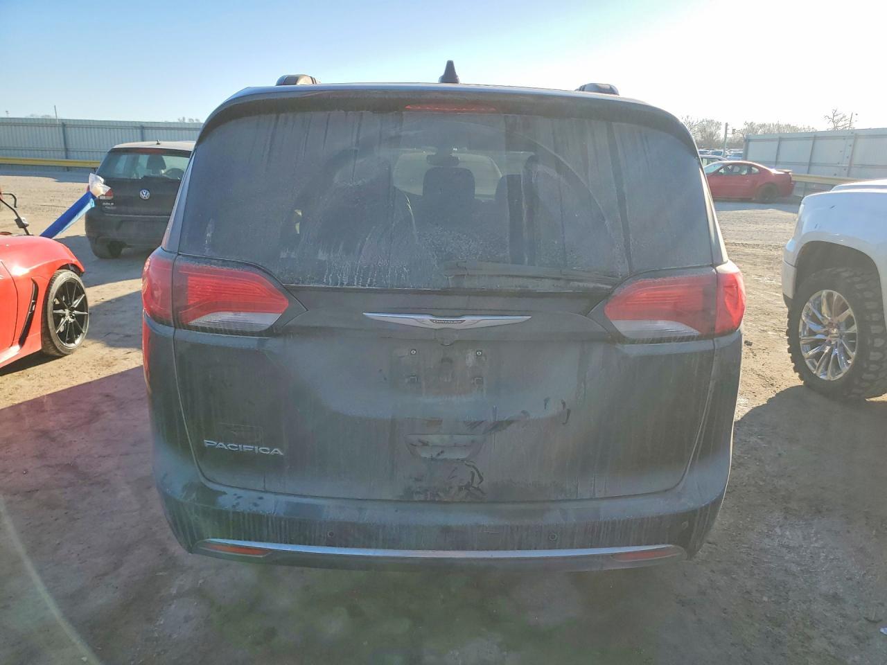 2017 Chrysler Pacifica Touring L - Фото 6