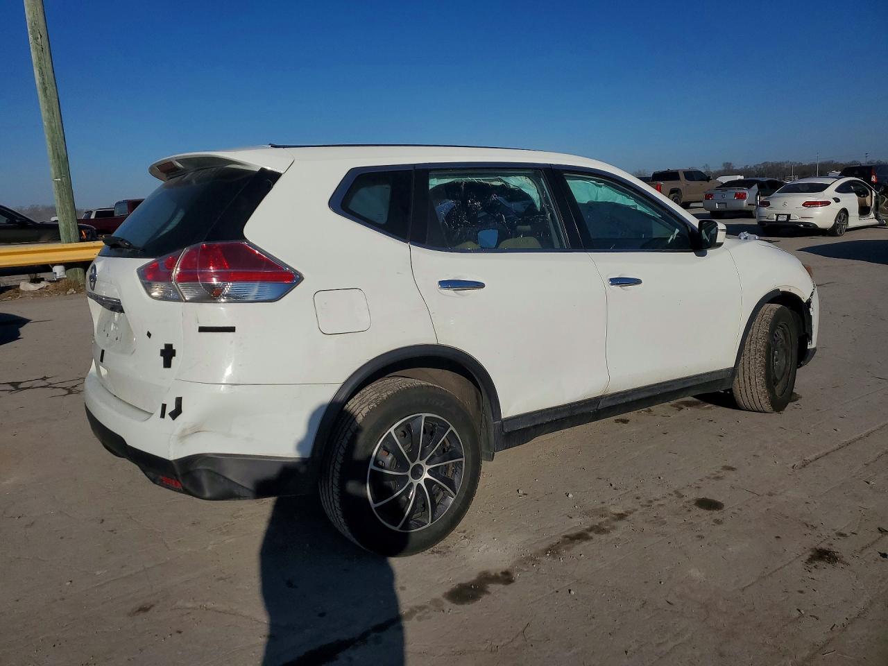 2015 Nissan Rogue S - Image 3