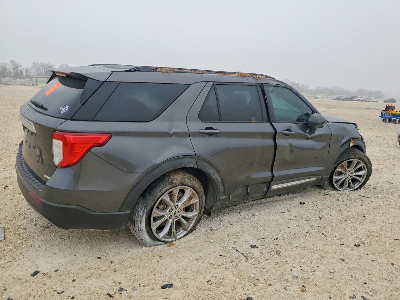 2020 Ford Explorer Xlt - Image 3