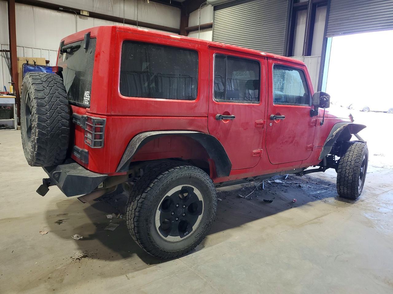 2014 Jeep Wrangler Unlimited Sahara - Image 3