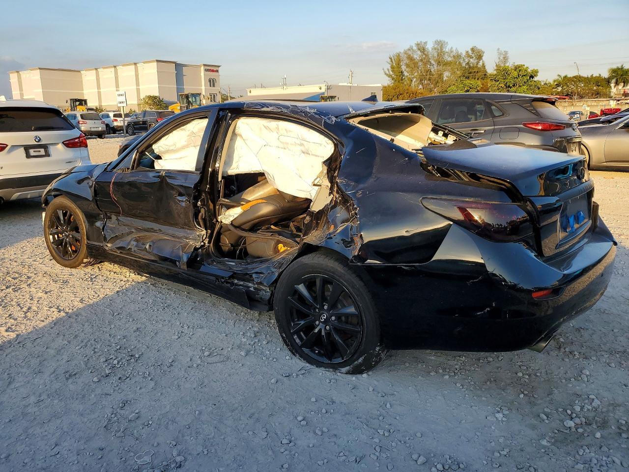 2016 Infiniti Q50 Base - Фото 2