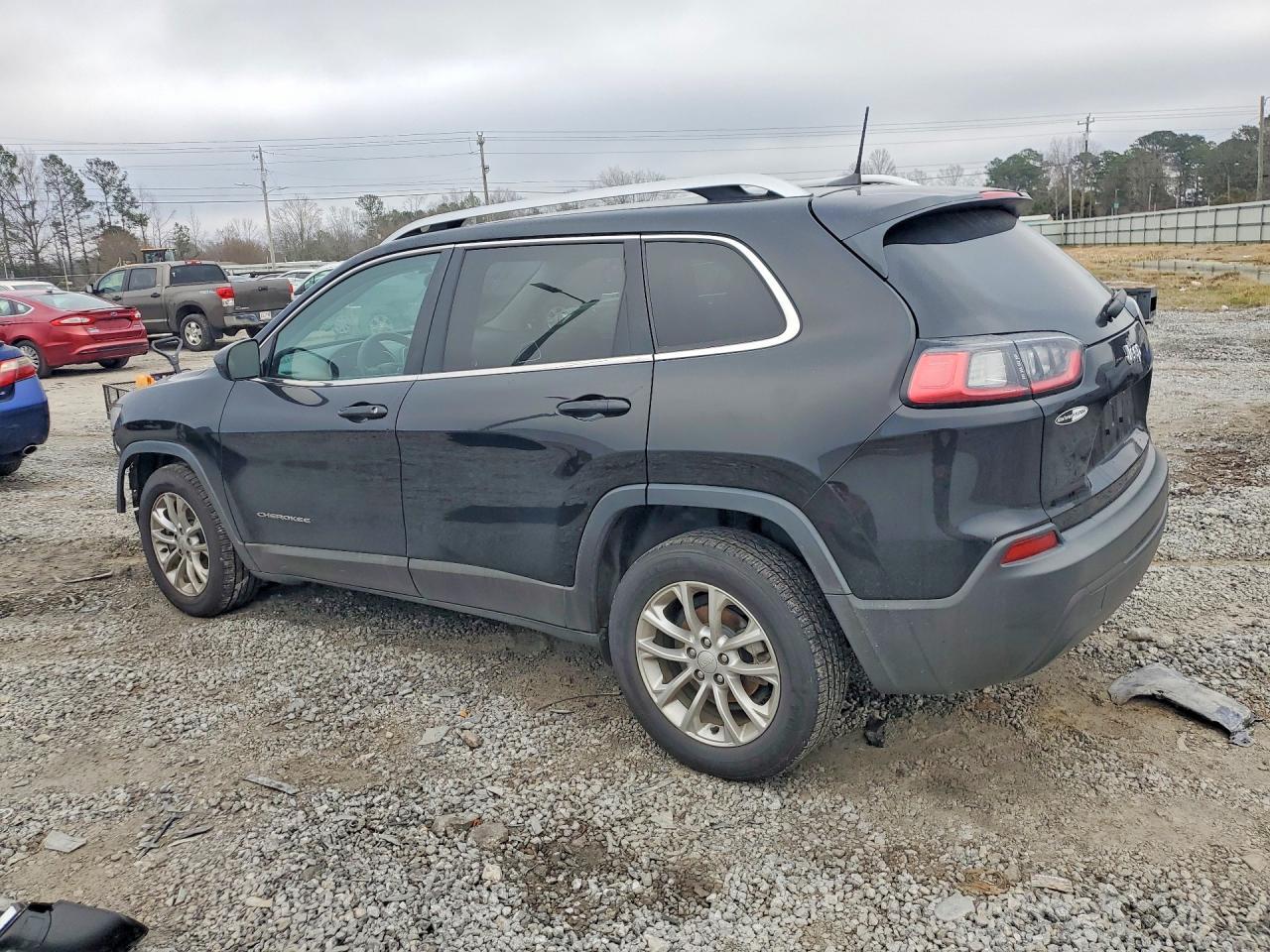 2019 Jeep Cherokee Latitude - Image 2