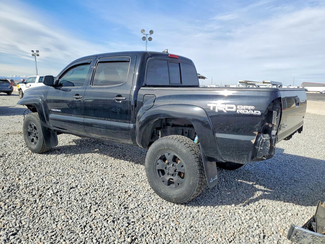 2015 Toyota Tacoma V6 - Image 2