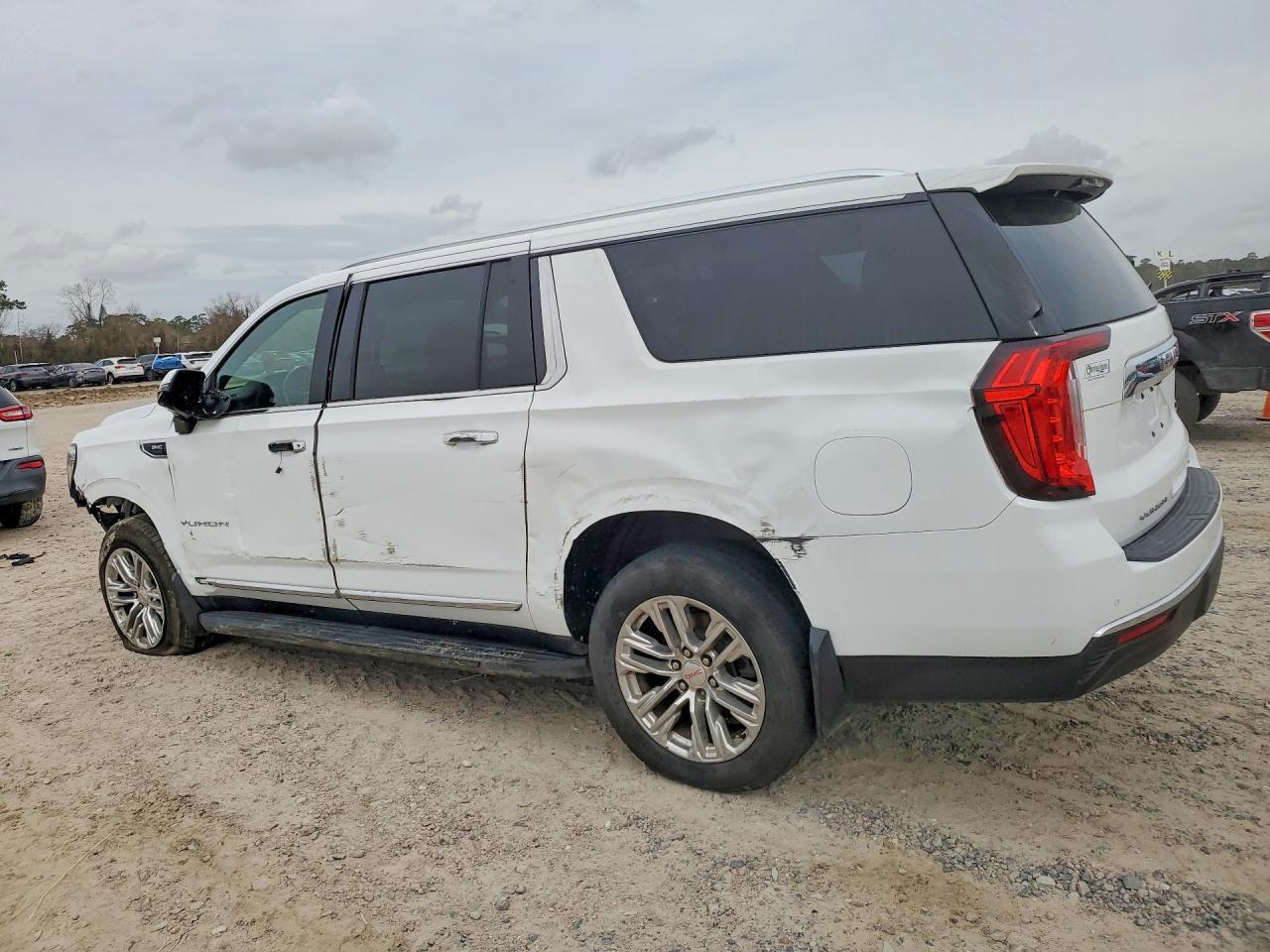 2022 GMC Yukon Xl C1500 Slt - Фото 2