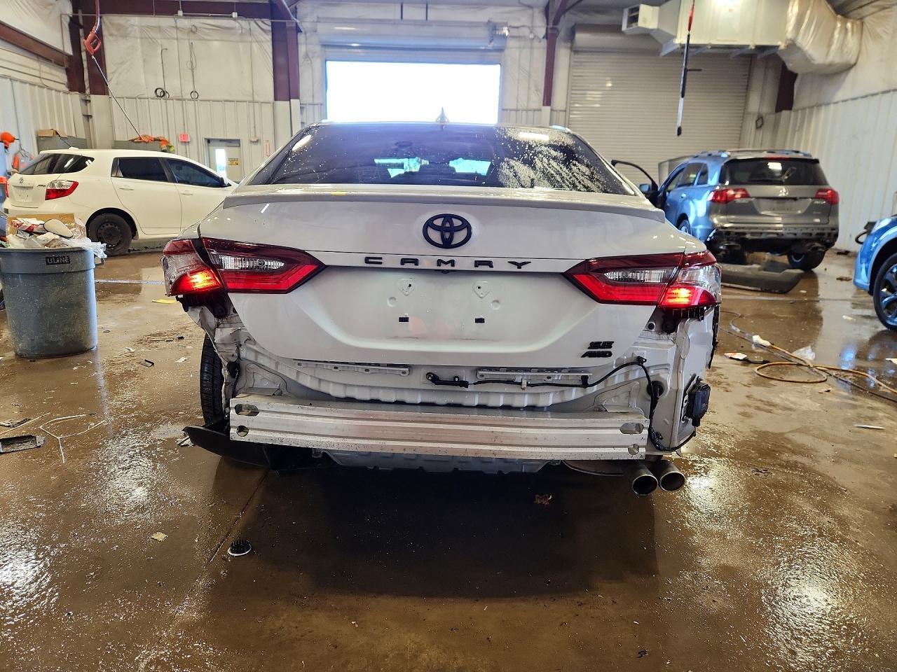 2022 Toyota Camry Se - Image 6