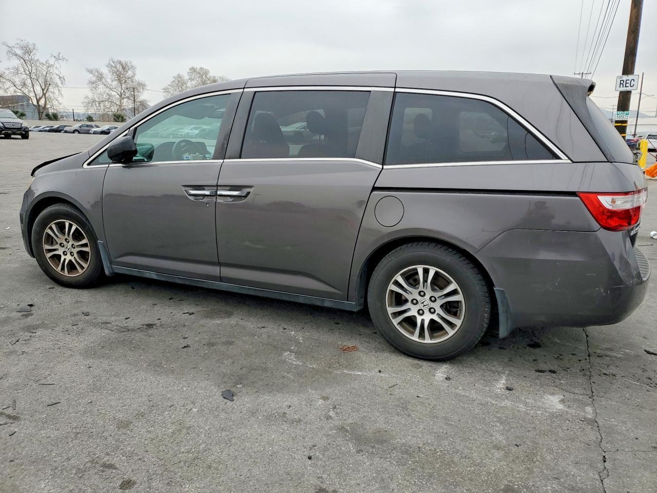 2013 Honda Odyssey Ex - Фото 2