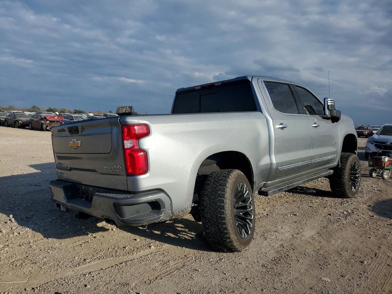 2024 Chevrolet Silverado K1500 High Country - Фото 3