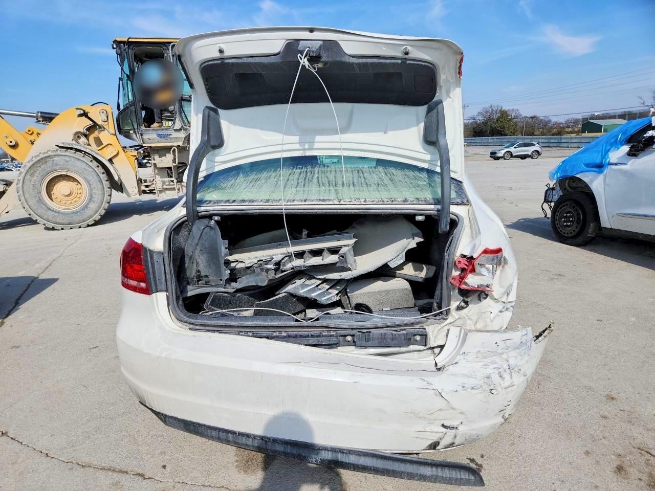 2015 Volkswagen Passat S - Фото 7