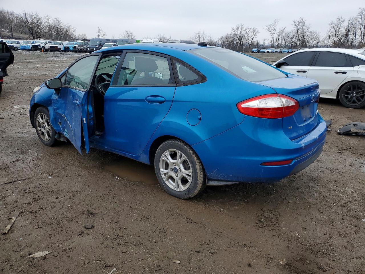 2015 Ford Fiesta Se - Фото 2