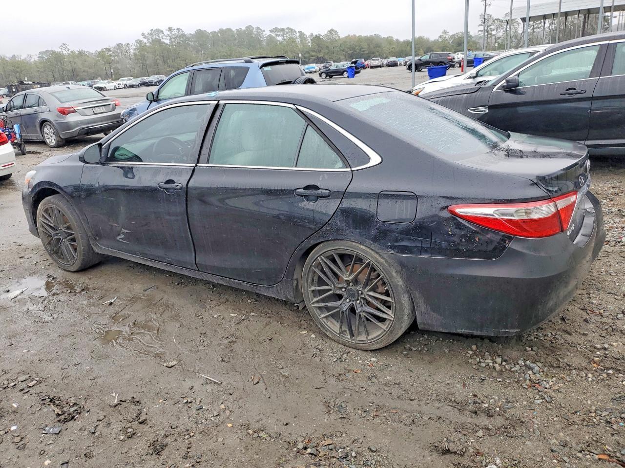 2015 Toyota Camry Le - Фото 2