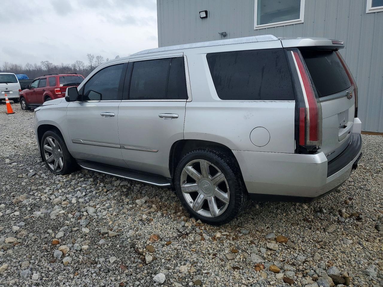 2015 Cadillac Escalade Luxury - Фото 2