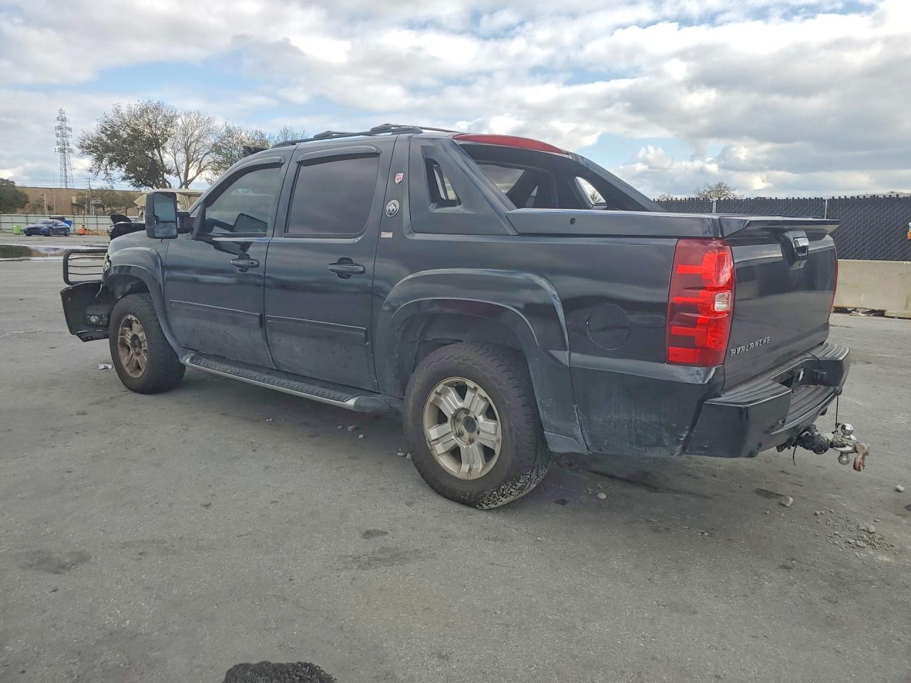 2013 Chevrolet Avalanche Lt - Фото 2