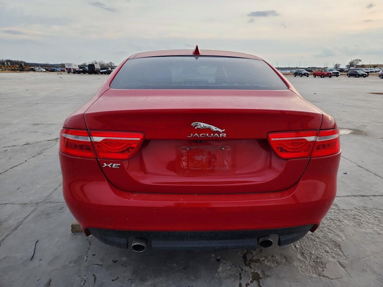 2018 Jaguar Xe Prestige 2Wd 25T 4C 4D Sedan - Фото 6