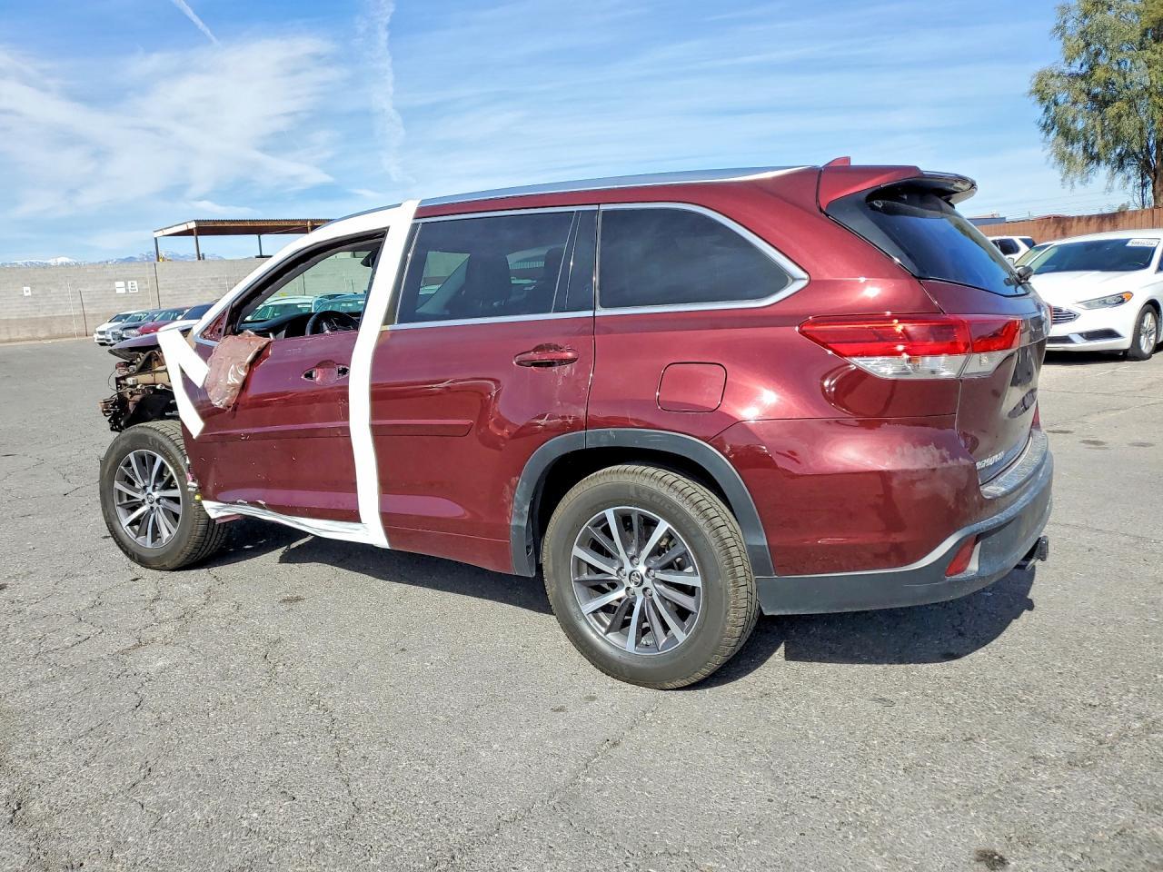 2018 Toyota Highlander Xle - Image 2
