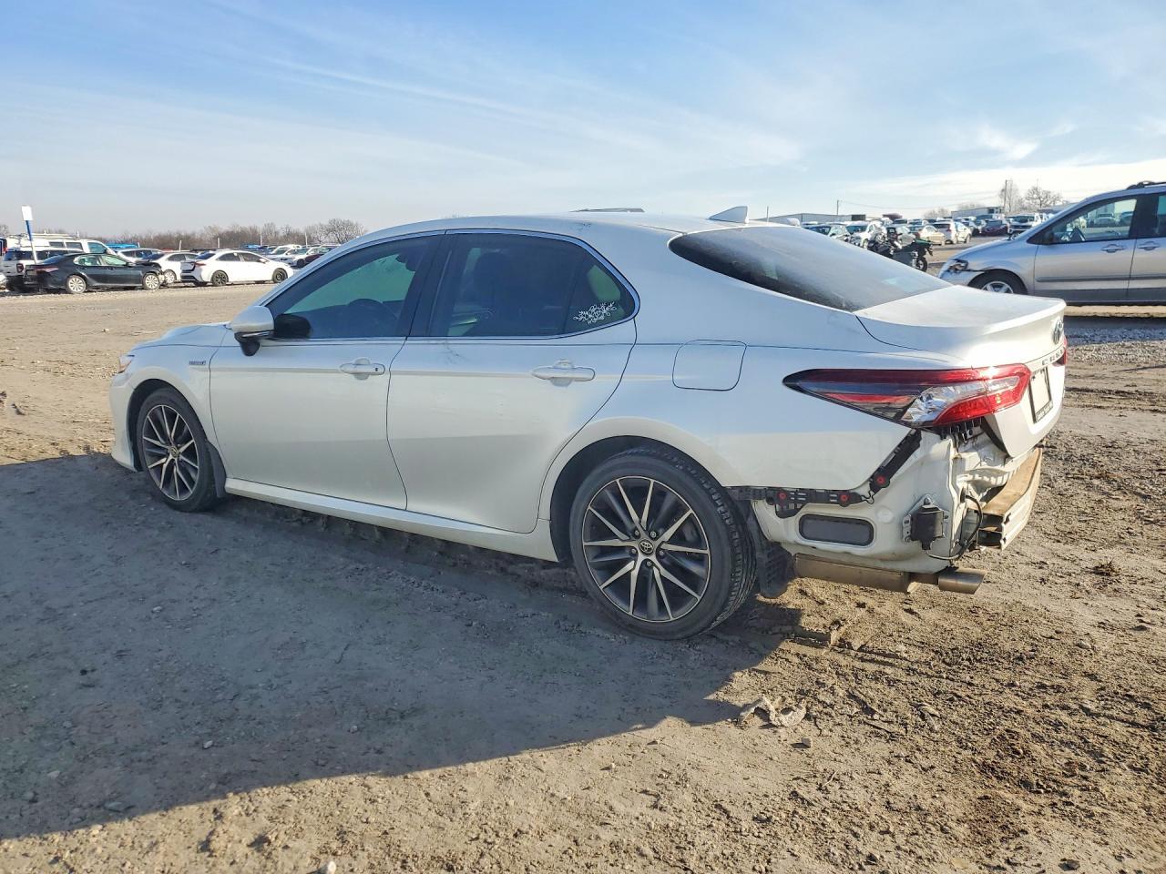 2021 Toyota Camry Xle - Фото 2