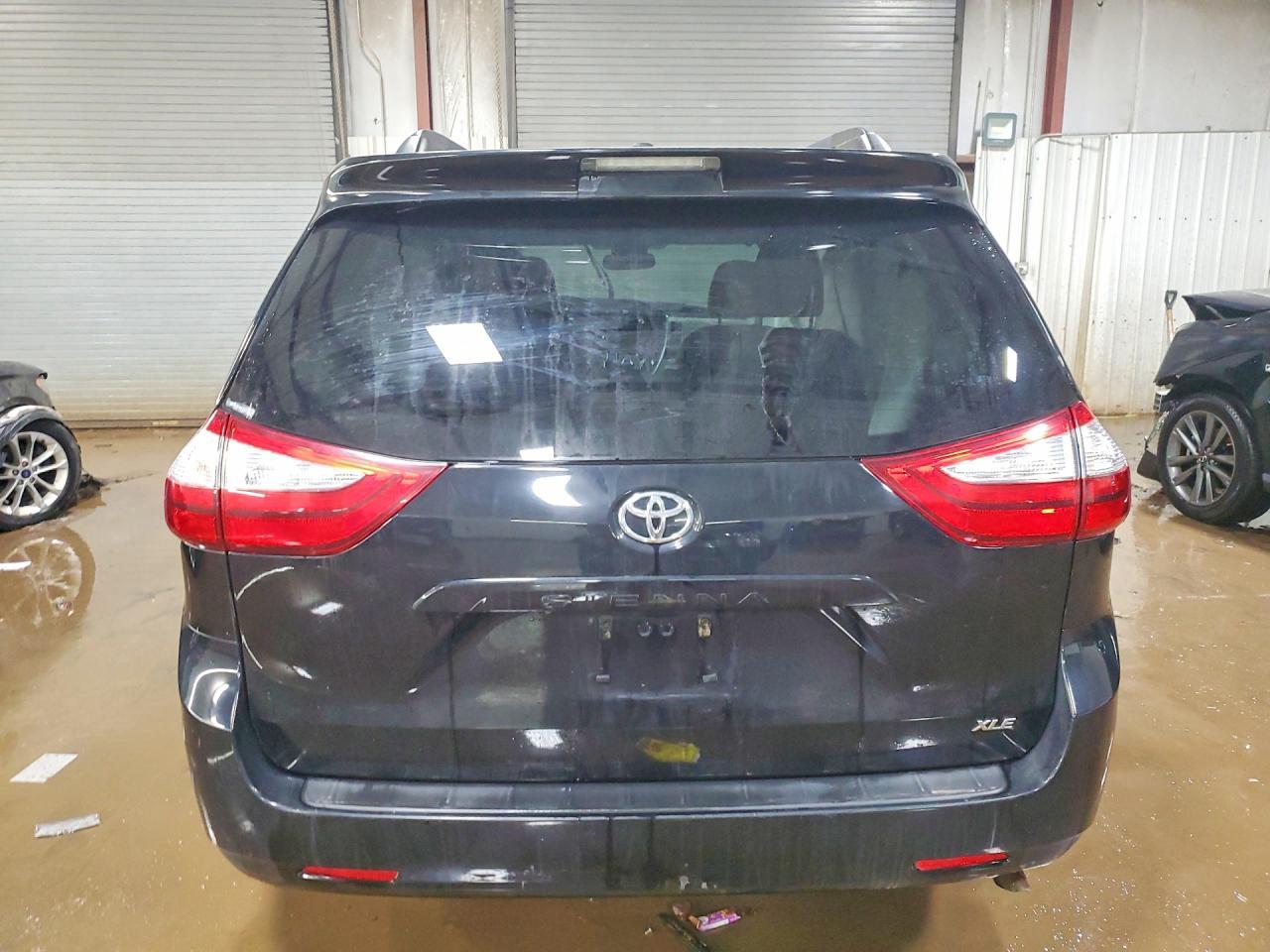 2016 Toyota Sienna Xle 8-Passenger - Фото 6