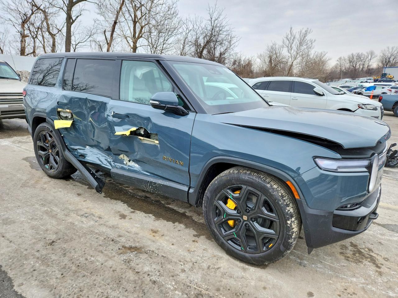 2026 Rivian R1S Premium - Фото 4