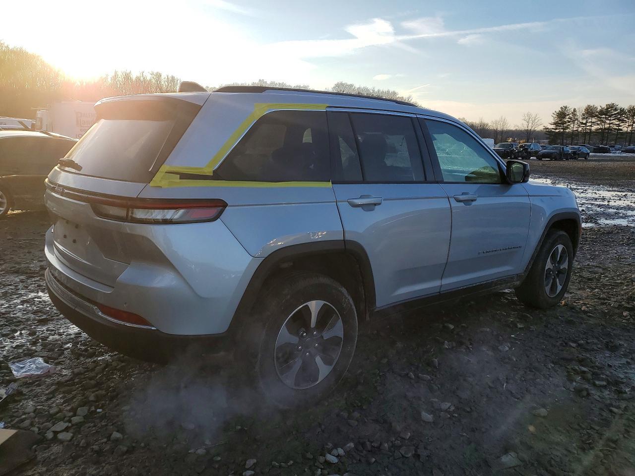 2023 Jeep Grand Cherokee Limited 4Xe - Image 3