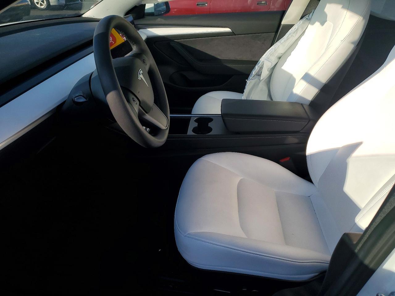 2022 Tesla Model 3 - Image 7