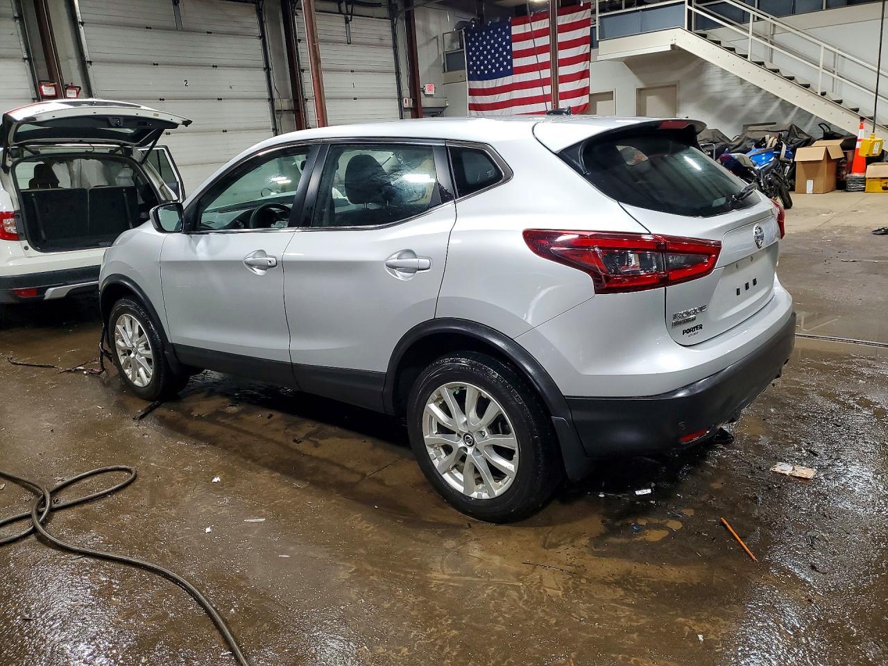 2021 Nissan Rogue Sport S - Фото 2