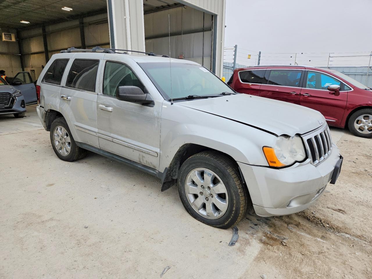 2010 Jeep Grand Cherokee Laredo - Image 4