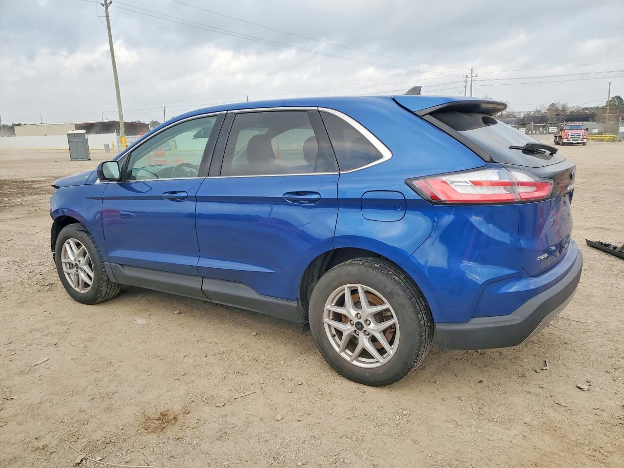 2023 Ford Edge Sel - Image 2