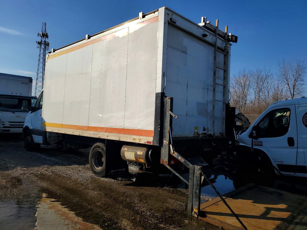 2018 Mercedes Benz Sprinter Box Truck - Фото 2